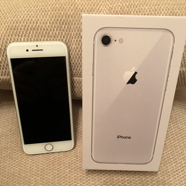 Apple(アップル)のiPhone8 256gb シルバー 新品同様 SIMフリー 海外版 メンズのメンズ その他(その他)の商品写真