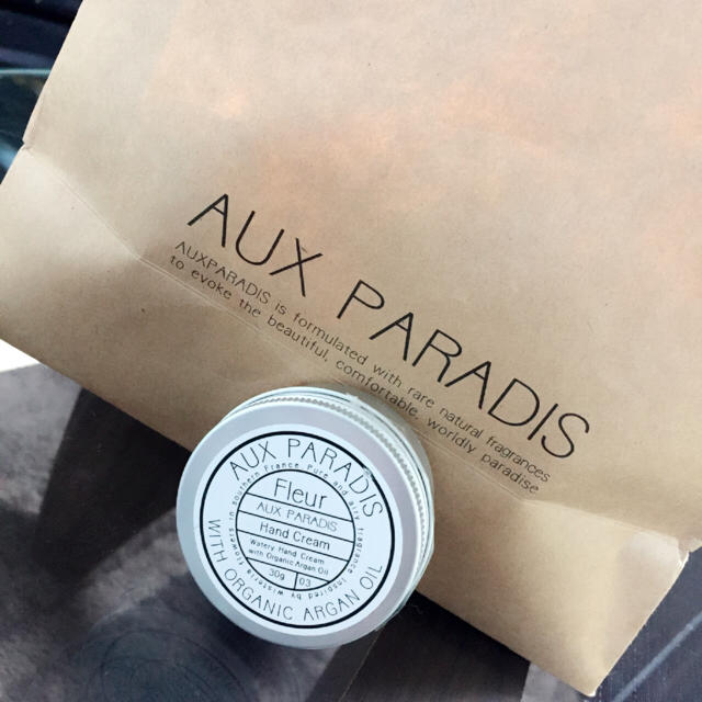 AUX PARADIS(オゥパラディ)のAUX PARADIS ハンドクリーム コスメ/美容のボディケア(ハンドクリーム)の商品写真