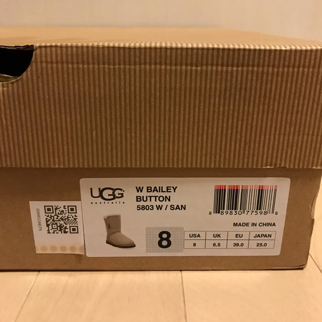 UGG(アグ)の(ゆん様専用)UGG 〜BAILEY BUTTON/SAND/39 レディースの靴/シューズ(ブーツ)の商品写真
