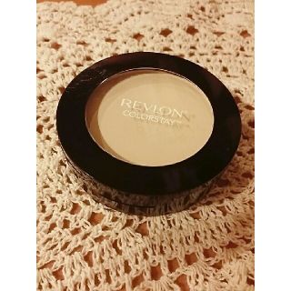 レブロン(REVLON)のレブロン カラーステイ プレストパウダー N(820 LIGHT)(フェイスパウダー)