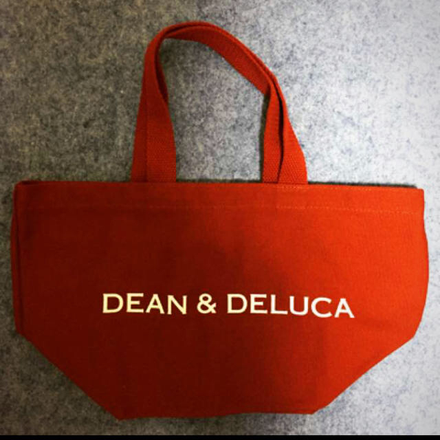 DEAN & DELUCA(ディーンアンドデルーカ)の限定 DEAN &DELUCA チャリティートートバッグ 2017 レディースのバッグ(トートバッグ)の商品写真