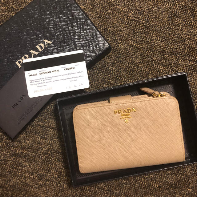 PRADA(プラダ)の【超美品】プラダ サフィアーノ折りたたみ財布 レディースのファッション小物(財布)の商品写真