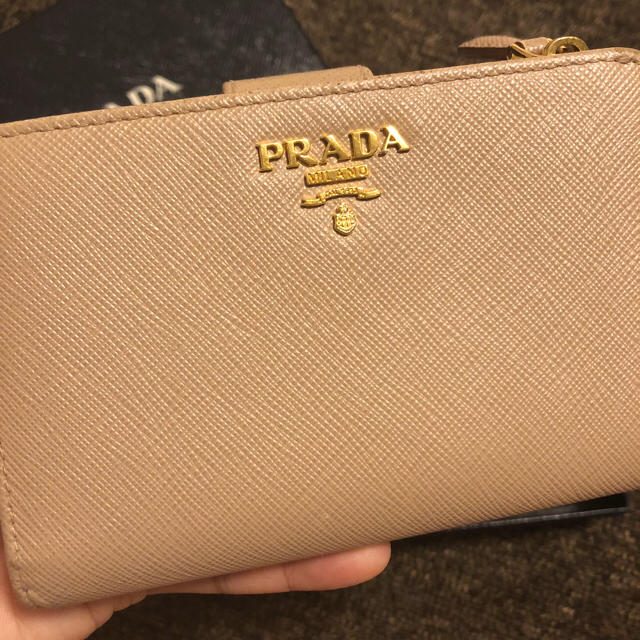 PRADA(プラダ)の【超美品】プラダ サフィアーノ折りたたみ財布 レディースのファッション小物(財布)の商品写真