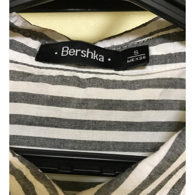 Bershka(ベルシュカ)のベルシュカストライプシャツ レディースのトップス(シャツ/ブラウス(長袖/七分))の商品写真