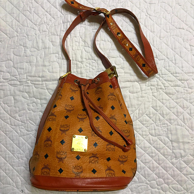 MCM - MCM巾着型ショルダーバックの通販 by ヴェリーshop｜エムシーエムならラクマ