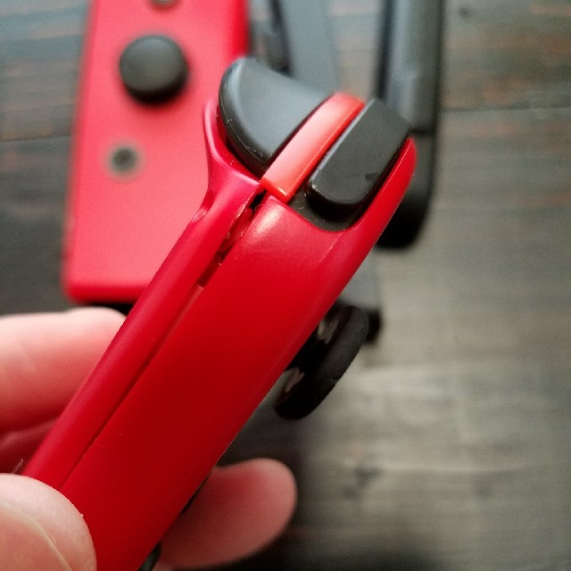 Nintendo Switch(ニンテンドースイッチ)のNintendo スイッチ ジョイコンとジョイコンストラップ エンタメ/ホビーのゲームソフト/ゲーム機本体(家庭用ゲーム機本体)の商品写真