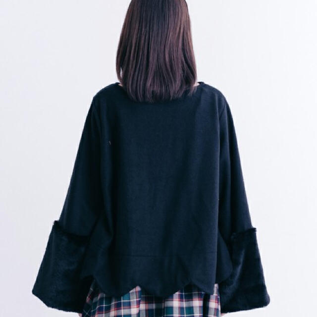 merlot(メルロー)の新品 未使用 タグ付き merlot 袖ファースカラップヘムトップス ブラック レディースのトップス(ニット/セーター)の商品写真