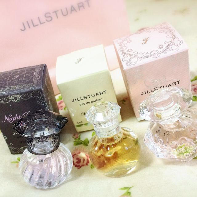 JILLSTUART(ジルスチュアート)のJILLSTUART オードトワレ3点 コスメ/美容の香水(香水(女性用))の商品写真