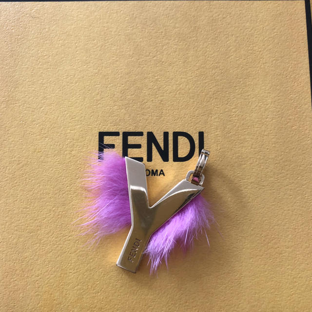 FENDI(フェンディ)のFENDI アルファベットチャーム Y  ハンドメイドのファッション小物(バッグチャーム)の商品写真