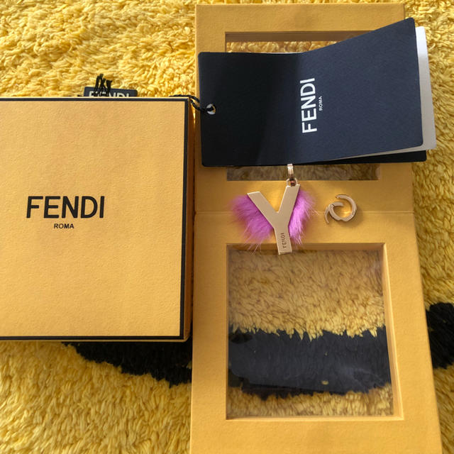 FENDI(フェンディ)のFENDI アルファベットチャーム Y  ハンドメイドのファッション小物(バッグチャーム)の商品写真