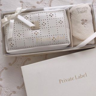 プライベートレーベル(PRIVATE LABEL)のʚ꒰⑅新品private labelホワイトポーチ＋タオル⑅꒱ɞ(ポーチ)