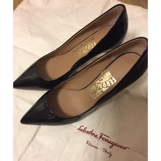 【新品未使用】Ferragamo♡ブラックエナメルパンプス サイズ4.5