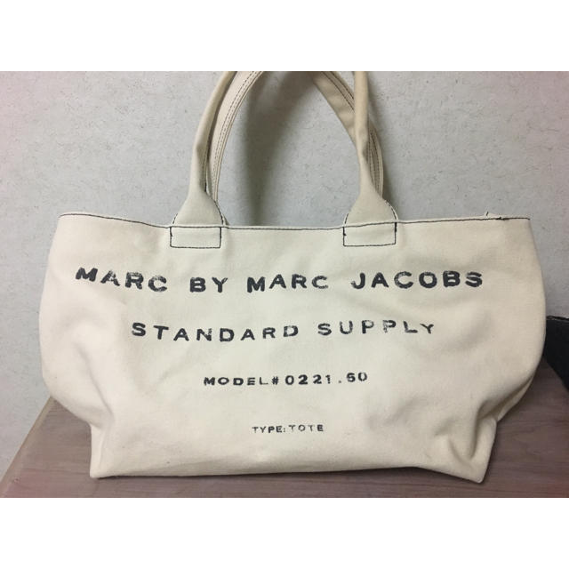 MARC BY MARC JACOBS(マークバイマークジェイコブス)のMARC BY MARC JACOBS キャンバストート M オフホワイト レディースのバッグ(トートバッグ)の商品写真