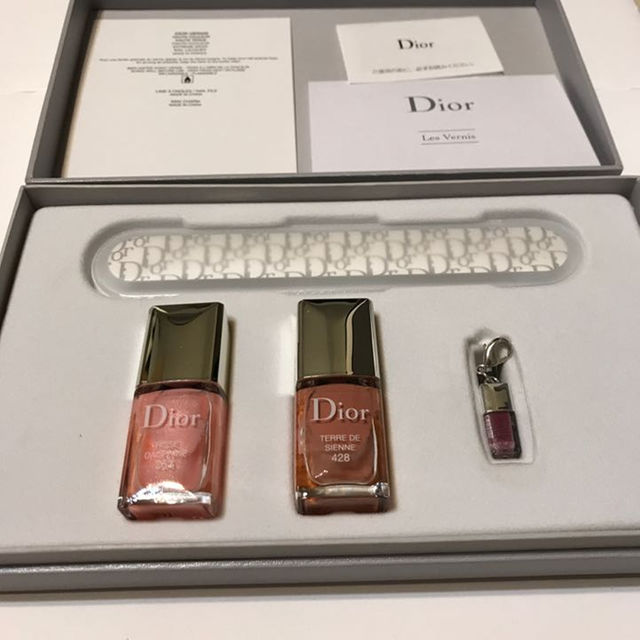 Christian Dior(クリスチャンディオール)の非売品！Diorネイルセット(新品•未使用) コスメ/美容のネイル(その他)の商品写真