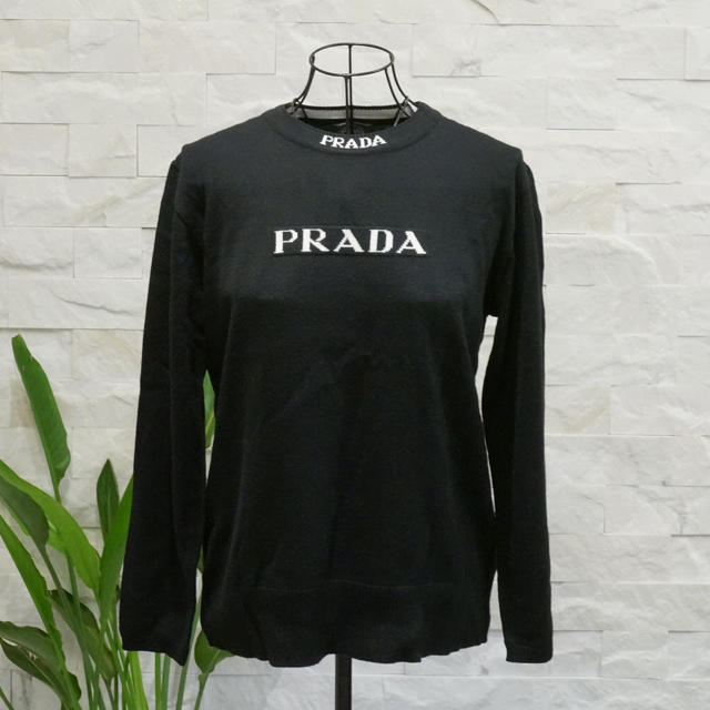 PRADA(プラダ)の正規品 ほぼ未使用☆PRADA プラダ ☆フロントロゴ ウールニット Mサイズ レディースのトップス(ニット/セーター)の商品写真