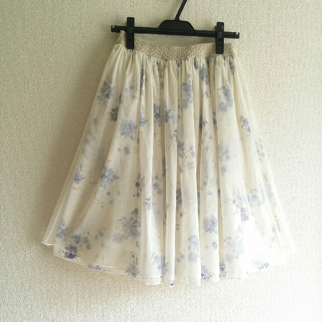 しまむら(シマムラ)のしまむら♡花柄チュールスカート　アイボリーホワイト レディースのスカート(ひざ丈スカート)の商品写真