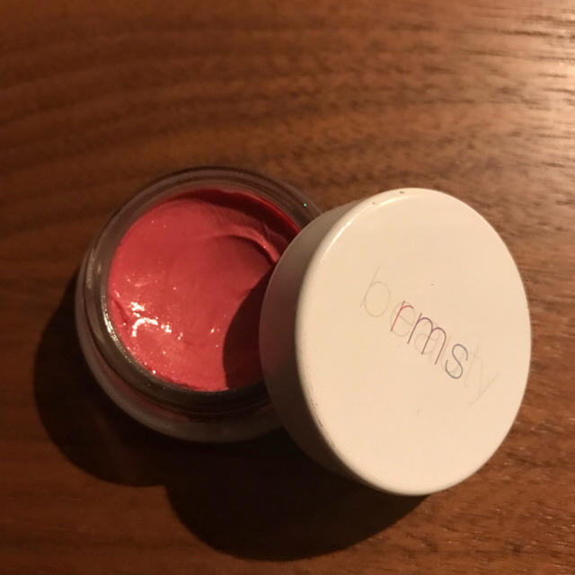 Cosme Kitchen(コスメキッチン)の最終値下げ★rms beauty リップシャインブルーム コスメ/美容のベースメイク/化粧品(口紅)の商品写真