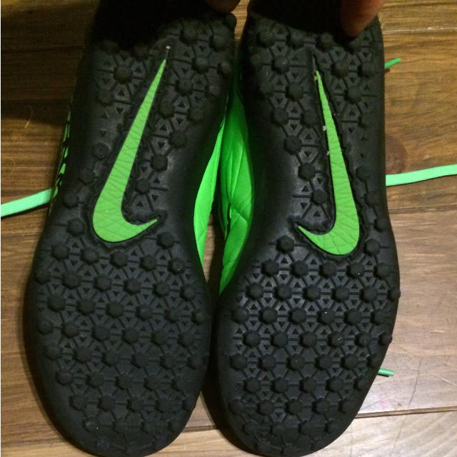 NIKE(ナイキ)のNIKE スニーカー(キッズ) キッズ/ベビー/マタニティのキッズ靴/シューズ(15cm~)(スニーカー)の商品写真