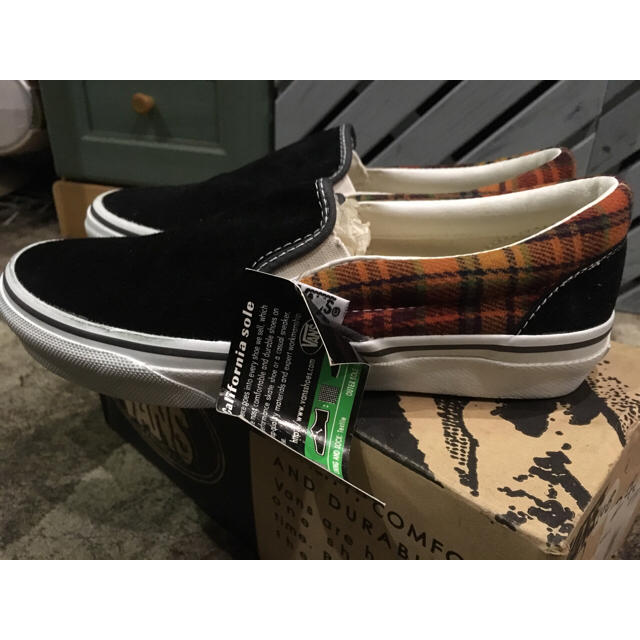 VANS(ヴァンズ)のVANSバンズ新品☆ スリッポン 24.5 メンズの靴/シューズ(スニーカー)の商品写真