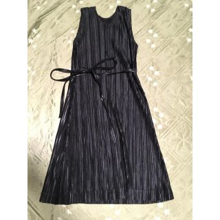 プリーツプリーズイッセイミヤケ(PLEATS PLEASE ISSEY MIYAKE)のよっしー様専用！プリーツプリーズ☆光沢黒ワンピ(ひざ丈ワンピース)