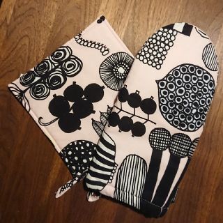 マリメッコ(marimekko)のもふ様専用！マリメッコ ミトン 鍋敷き ポットホルダー セット(収納/キッチン雑貨)