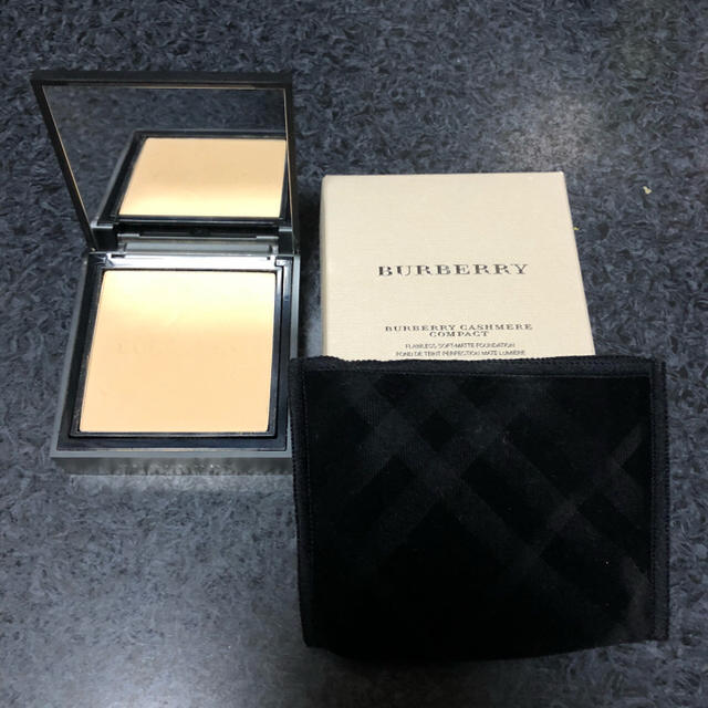 BURBERRY(バーバリー)のバーバリー カシミヤ コンパクト 12 ファンデーション コスメ/美容のベースメイク/化粧品(ファンデーション)の商品写真