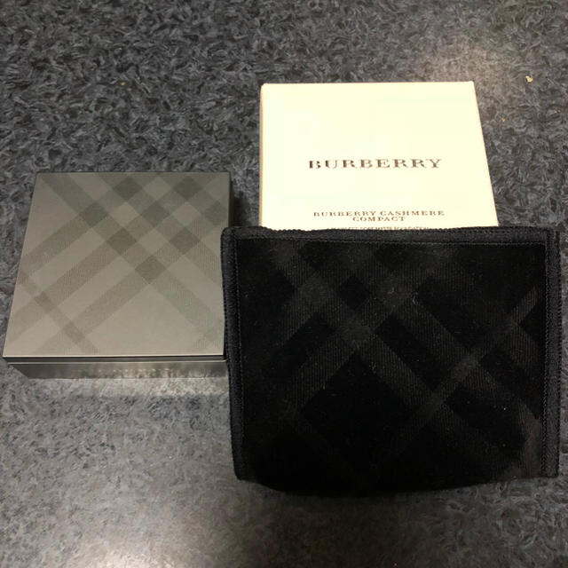 BURBERRY(バーバリー)のバーバリー カシミヤ コンパクト 12 ファンデーション コスメ/美容のベースメイク/化粧品(ファンデーション)の商品写真