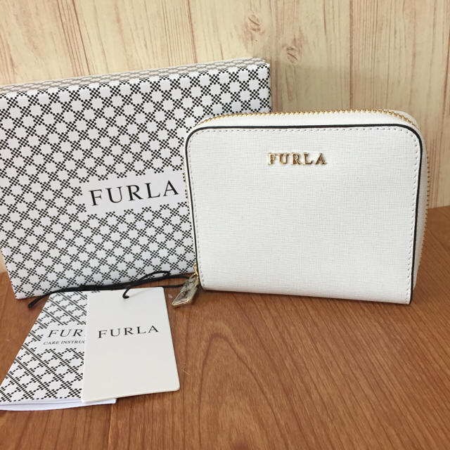 新品 フルラ FURLA  バビロン コンパクト ラウンド 折り財布 ホワイ保存袋ケアカードタグ