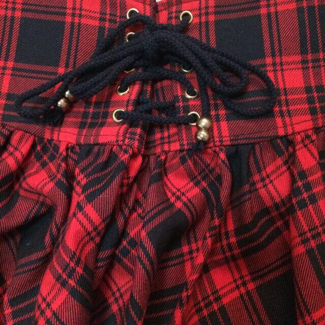 Avail(アベイル)の赤チェックのスカート レディースのスカート(ミニスカート)の商品写真