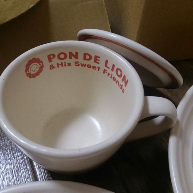 【非売品】ポンデライオン 陶器皿 マグカップセット インテリア/住まい/日用品のキッチン/食器(食器)の商品写真