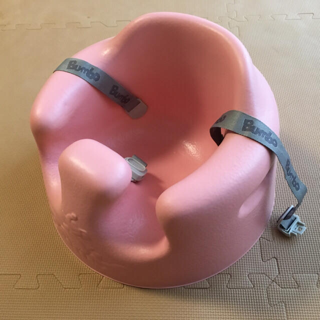 Bumbo(バンボ)の首座りから！バンボベビーソファ（ピンク） キッズ/ベビー/マタニティの寝具/家具(その他)の商品写真