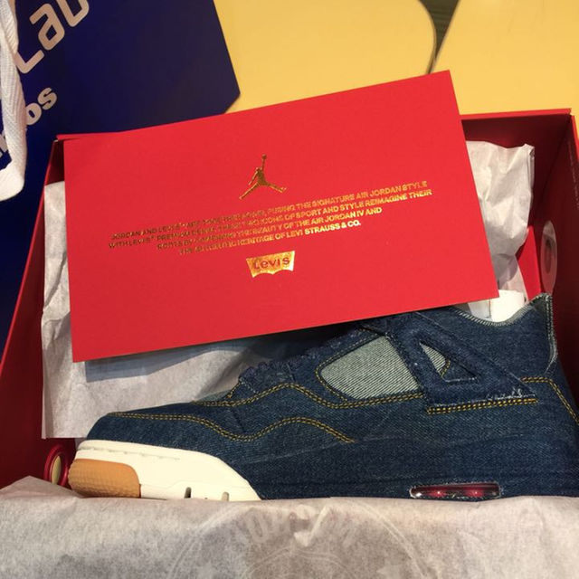 NIKE(ナイキ)のlevi's X air jordan 4 27.5cm メンズの靴/シューズ(スニーカー)の商品写真