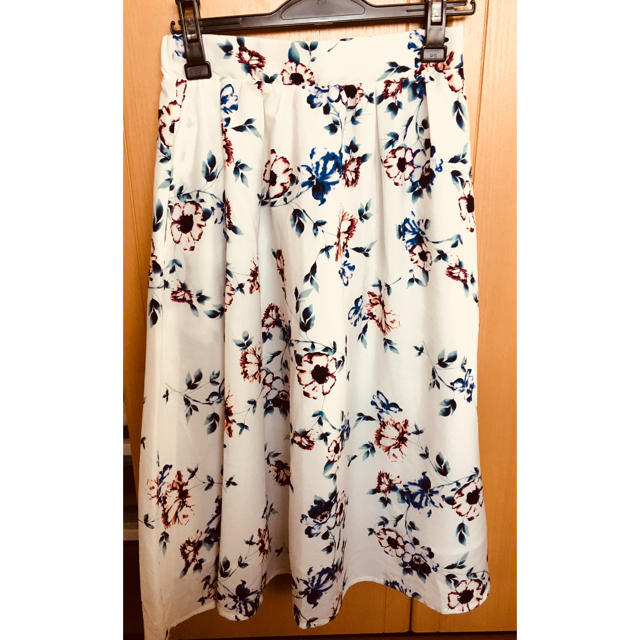 ViS(ヴィス)の花柄フレアスカート レディースのスカート(ひざ丈スカート)の商品写真
