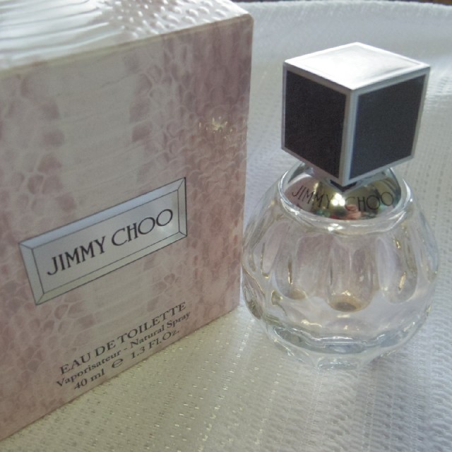 JIMMY CHOO(ジミーチュウ)のnene*様専用 ジミーチュウ オードトワレ 40ml 新品未使用 コスメ/美容の香水(香水(女性用))の商品写真