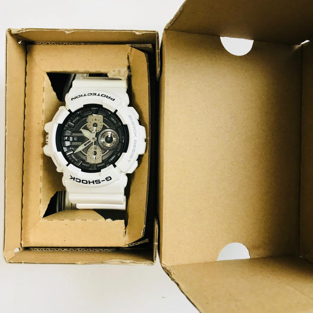 G-SHOCK(ジーショック)のG-SHOCK 白 時計 メンズの時計(腕時計(アナログ))の商品写真