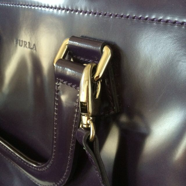 Furla(フルラ)のフルラ ダークパープルレザーbag レディースのバッグ(ショルダーバッグ)の商品写真