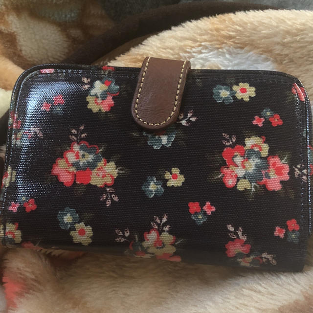 Cath Kidston(キャスキッドソン)のキャス・キッドソン二つ折り財布 レディースのファッション小物(財布)の商品写真