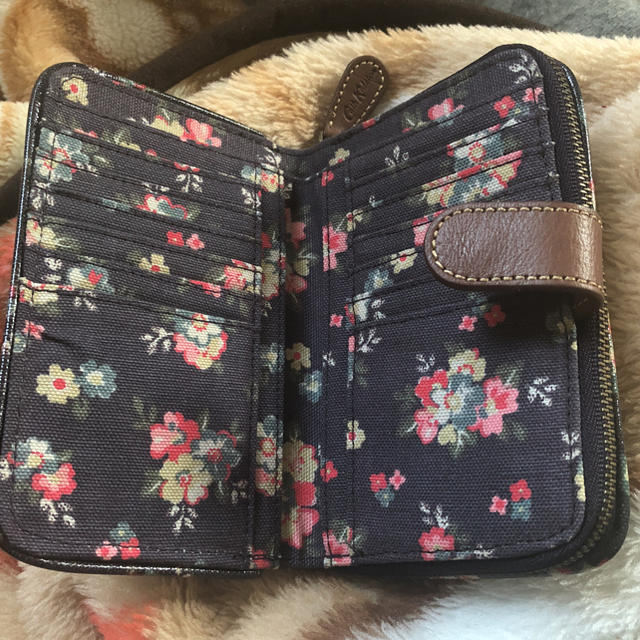 Cath Kidston(キャスキッドソン)のキャス・キッドソン二つ折り財布 レディースのファッション小物(財布)の商品写真