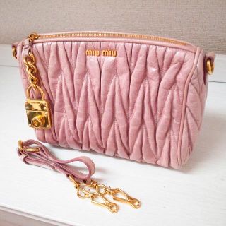 ミュウミュウ(miumiu)の正規品♡最安値♡ミュウミュウ ポーチ 2wayバッグ マテラッセ ピンク バッグ(ポーチ)