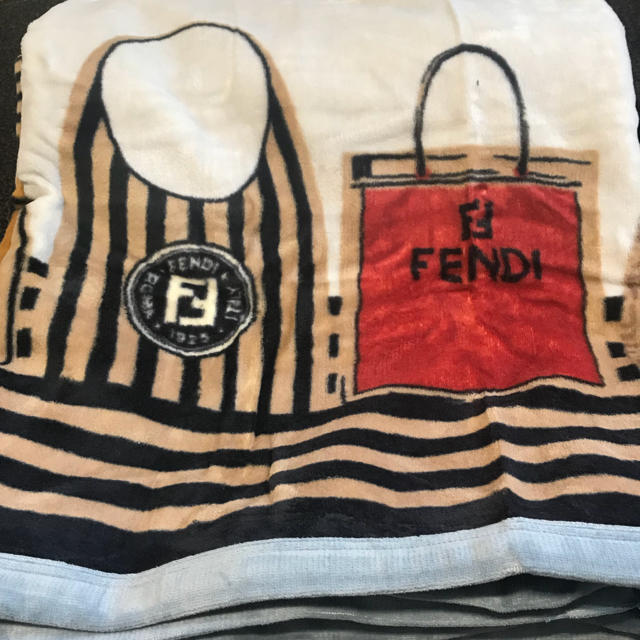 FENDI - フェンディ 毛布 寝具の通販 by ヤマト↔︎郵便局、変更 FENDI - フェンディ 毛布 寝具の通販 by ヤマト↔︎郵便局、変更