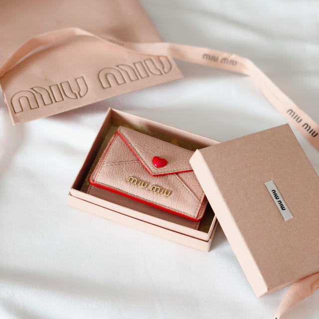 人気ブランド新作豊富 miumiu - miu miu ピンクハート財布 財布 人気ブランド新作豊富 miumiu - miu miu ピンクハート財布 財布