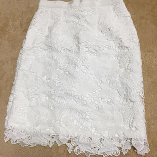 ココディール(COCO DEAL)のホワイト花柄スカート(ひざ丈スカート)