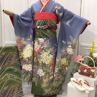 マナ様☆振袖一掃SALE❣️126∞明るめなブルーグレーに花蝶文様(振袖)