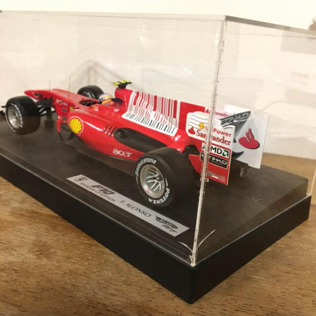 Ferrari(フェラーリ)のF1 フェラーリ 2010 モデルカー F10 フェルナンド・アロンソ エンタメ/ホビーのおもちゃ/ぬいぐるみ(ミニカー)の商品写真