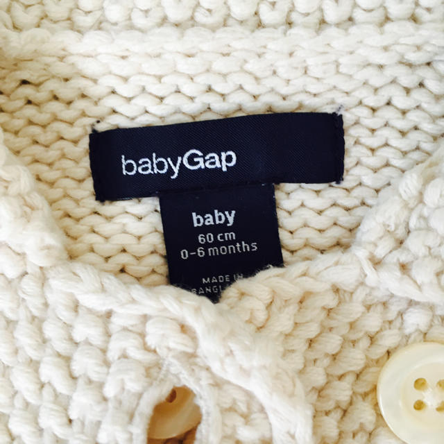 babyGAP(ベビーギャップ)のbabyGap ニット カーディガン 白 キッズ/ベビー/マタニティのベビー服(~85cm)(カーディガン/ボレロ)の商品写真