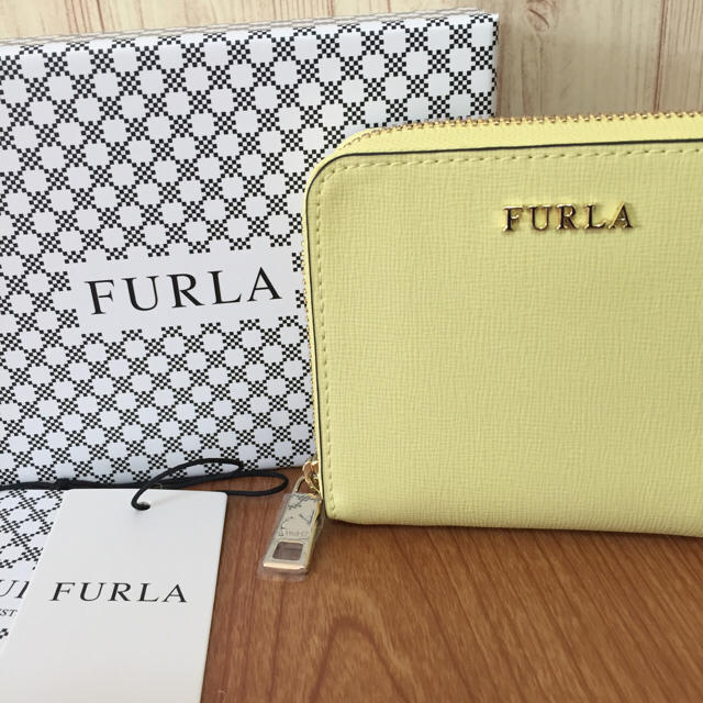 Furla(フルラ)の新品 FURLA  バビロン コンパクト ラウンド 折り財布 イエロー レディースのファッション小物(財布)の商品写真