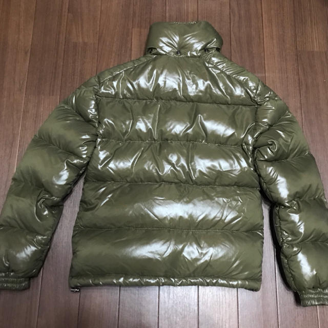 MONCLER(モンクレール)の送料込み モンクレール K2 ダウンジャケット カーキ メンズのジャケット/アウター(ダウンジャケット)の商品写真