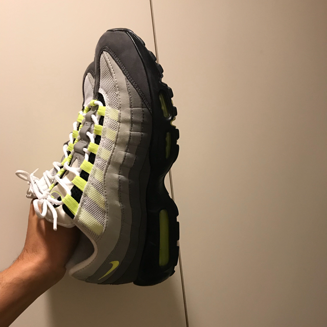 NIKE(ナイキ)の黒タグ付 Air Max95/エアマックス95 イエローグラデOG 28.5cm メンズの靴/シューズ(スニーカー)の商品写真