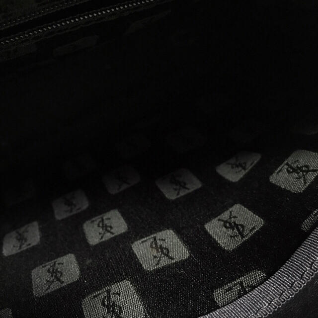 Saint Laurent(サンローラン)の美品♡レア♡イヴサンローラン♡ロゴチャーム付き♡レザーショルダーバッグ レディースのバッグ(ショルダーバッグ)の商品写真