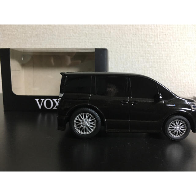 トヨタ(トヨタ)のVOXY ミニカー ヴォクシー 非売品 レア エンタメ/ホビーのおもちゃ/ぬいぐるみ(ミニカー)の商品写真